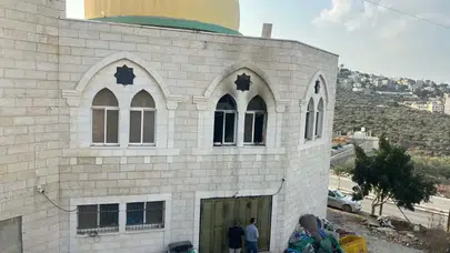 İsrailliler, Batı Şeria'da bir camiyi ateşe verdi