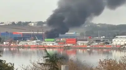 Halkalı Gümrüğü'nde konteyner yangını: Alevler içinde kaldı