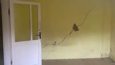 Beykoz'da duvarlarında çatlaklar oluşan 2 bina tehliye edildi