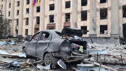 Rusya, 3 hipersonik 'Kinjal' füzesi ve 135 İHA ile Ukrayna'ya saldırı düzenledi!