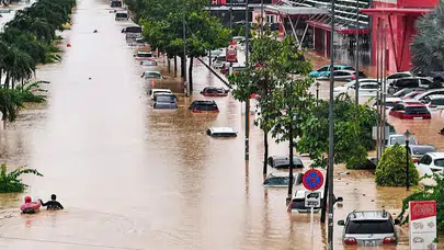 Vietnam’da felaket: Şiddetli yağmur ve sel 41 can aldı, binlerce ev sular altında kaldı!