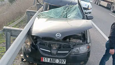 Bilecik'te otomobil bariyerlere çarptı: 1 kişi yaralandı!