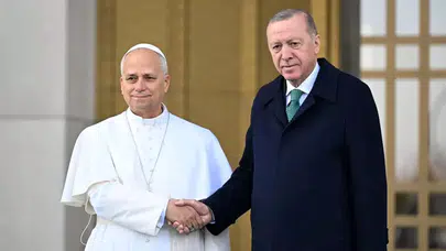 Cumhurbaşkanı Erdoğan, Papa 14. Leo’yu resmi törenle karşıladı