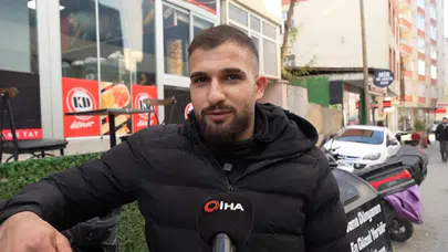 Muş’ta polis üşüyen kuryeye eldivenini verdi: O anlar sosyal medyada viral oldu