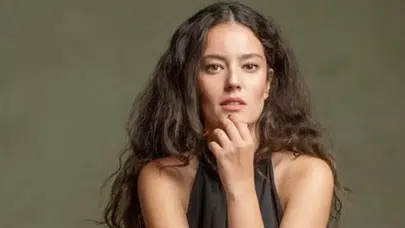 Pelin Akil kimdir ve O Ses Türkiye Yılbaşı programında hangi şarkıyı söyledi?