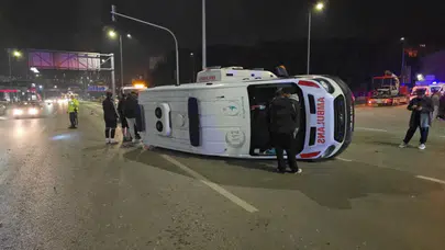 Karabük'te otomobille çarpışan ambulans devrildi: 3 yaralı