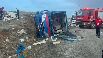 Sivas'ta cezaevi aracı devrildi: 3'ü ağır 9 yaralı