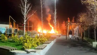Beylikdüzü'nde çocuk parkında yangın çıktı!