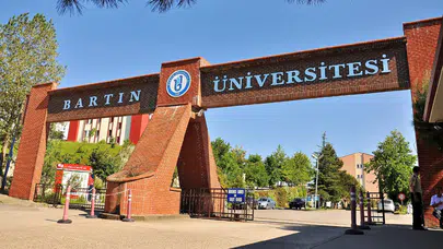 Bartın Üniversitesi'nde kar yağışı nedeniyle eğitime 1 gün ara verildi