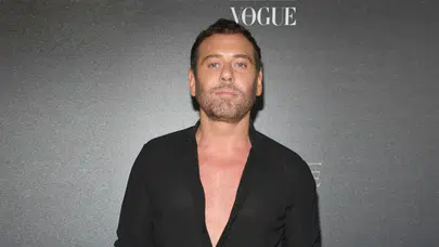 Ünlü fotoğrafçı Mert Alaş hakkında yakalama kararı: Mert Alaş kimdir, kaç yaşında? Fotoğraf çekimini yaptığı ünlü isimler