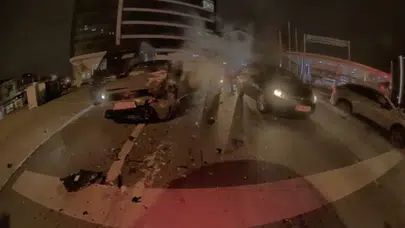 Bağcılar’da kırmızı ışık kazası kamerada: Çarpıp kaçtılar