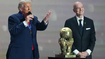 FIFA, Trump’a verdikleri ödülle tarafsızlık kurallarını ihlal etmekle suçlandı