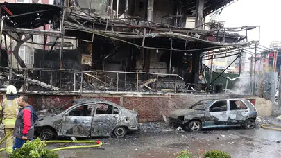 Pendik’te yangın: Kafe ve 2 araç kül oldu