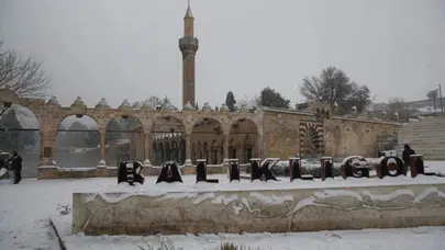 Şanlıurfa'da kar yağışı ulaşımı engelledi!