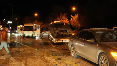 Denizli'de zincirleme kaza: 5 araç birbirine girdi