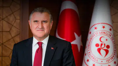 Bakan Osman Aşkın Bak’tan gençlere mesaj: 'Hep beraber bu ülkeyi ayağa kaldıracağız'