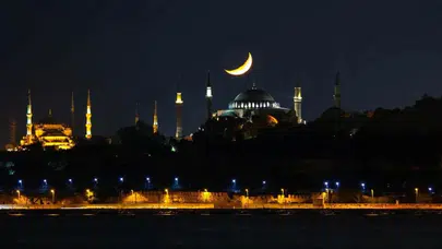 2025 Regaib Kandili ne zaman? Üç aylar ne zaman başlıyor? Diyanet 2025-2026 dini günler takvimi belli oldu!