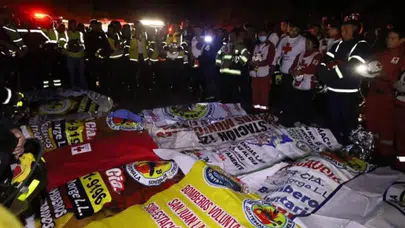 Yolcu otobüsü 75 metreden uçuruma yuvarlandı: 15 kişi öldü!