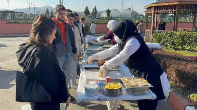RTEÜ’de sınav öncesi moral: Öğrenciler hamsi festivaliyle buluştu