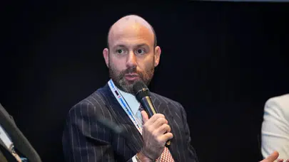 Hande Erçel'in yeni sevgilisi kim? Onur Güvenatam kimdir, Hande Erçel ile sevgili mi?