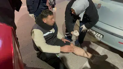 Aksaray'da otomobile çarpan motosiklet sürücüsü yaralandı