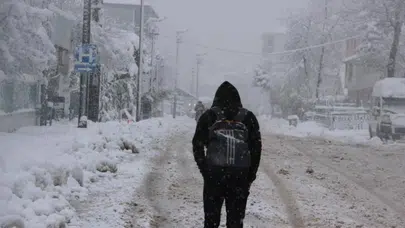 Düzce Valisi Aslan duyurdu: Çarşamba günü o ilçede okullar tatil