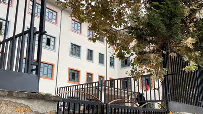 İzmit’te lisede korkunç olay: 15 yaşındaki öğrenci 3. kattan düştü!