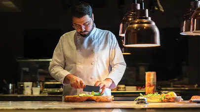 MasterChef Serhat Doğramacı'nın dükkanı kurşunlandı: Haraç iddiası