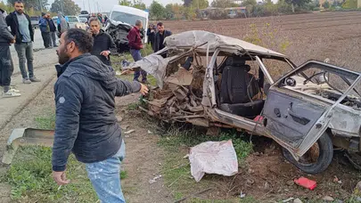 Hatay'da Tofaş, minibüsle çarpıştı: 2 yaralı!