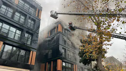 Kadıköy'de 5 katlı binada yangın çıktı!
