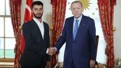 Cumhurbaşkanı Erdoğan, Oscar ödüllü Filistinli yönetmen Basel Adra’yı ağırladı