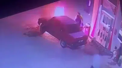 Ahlat’ta akaryakıt istasyonunda araç yangını