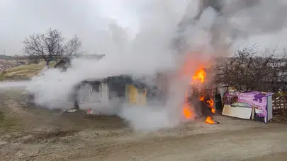 Elazığ'da feci yangın! Odunluk deposu alev aldı