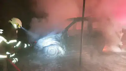 Burdur’da ev yangını araca sıçradı