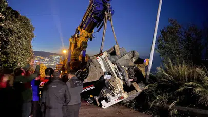 Bursa'da korku dolu anlar: Vinçteki iş makinesi düştü