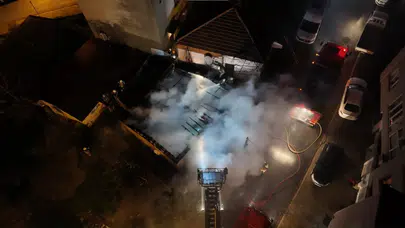 Ümraniye'de yangın: Gecekondu küle döndü