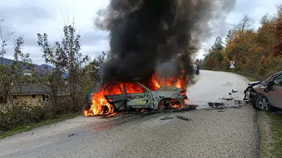 Kastamonu’da otomobil alev aldı: 2 yaralı
