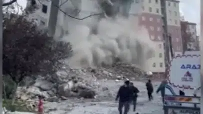 Beylikdüzü’nde bina yıkım sırasında kısmen çöktü