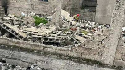 Kahramanmaraş'ta korku dolu anlar: Metruk ev çöktü