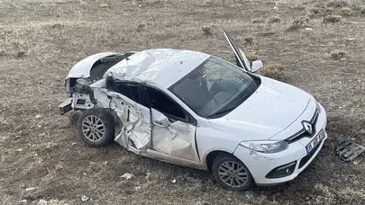 Kars'ta kamyonla çarpışan otomobil şarampole devrildi: Sürücü yaralandı
