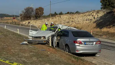 Uşak'ta kahreden kaza: İki otomobil çarpıştı! Yaşlı çift can verdi