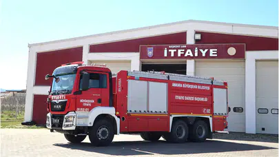 Parmağına saplanan iğneyi itfaiye çıkardı