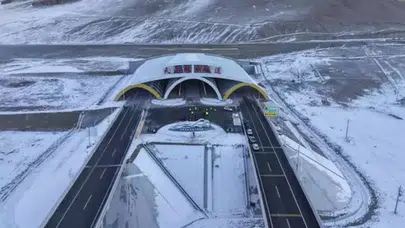 Dünyanın en uzun otoyol tüneli Çin'de açıldı: tam 22 kilometre!