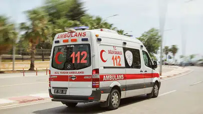 Sancaktepe’de kaygan yolda feci kaza: Kamyonet sürücüsü hayatını kaybetti