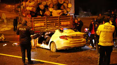 Kastamonu'da otomobil, tırın dorsesine çarptı: 1 ölü, 2 ağır yaralı