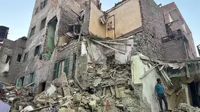 Mısır’da 5 katlı bina çöktü: 8 kişi hayatını kaybetti