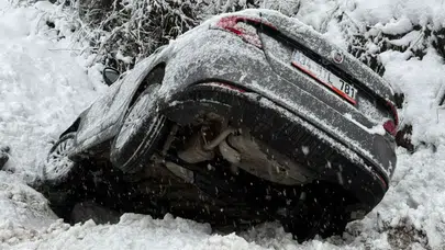 Düzce'de otomobil kanala uçtu: 5'i çocuk 8 kişi yaralandı
