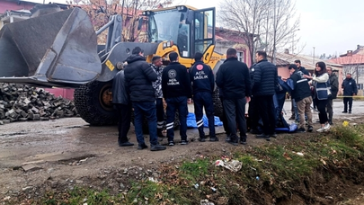 Kepçenin altında kalan emekli imam hayatını kaybetti