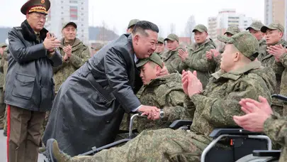 Kim Jong Un Rusya’dan dönen askerleri karşıladı