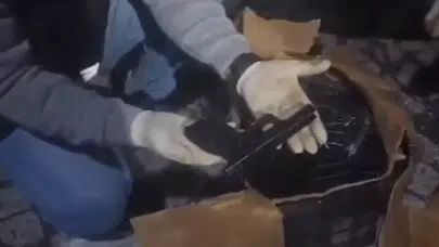 Hatay’da bagajdan silah deposu çıktı!